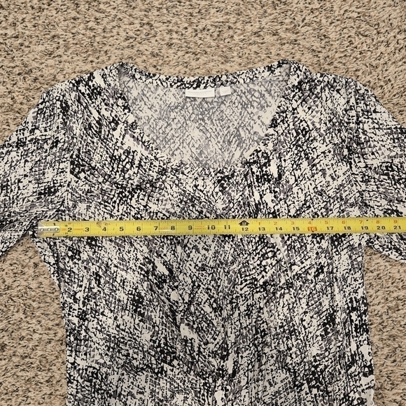 New York & Co Black White Gray 3/4 Sleeve Geometric Print Stretch Blouse Size L - Picture 9 of 12